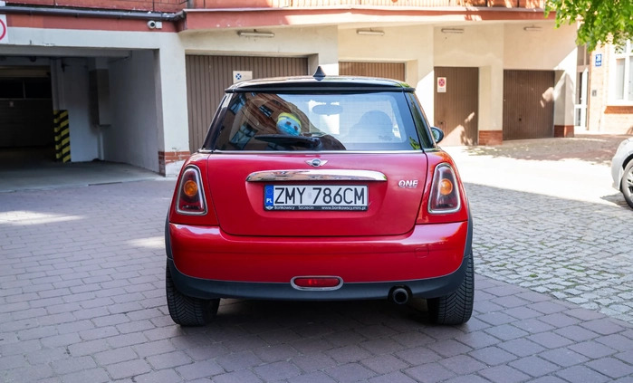 MINI ONE cena 9500 przebieg: 177777, rok produkcji 2007 z Szczecin małe 172